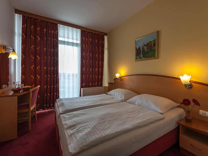 Lipa Hotel Lendava Exteriör bild